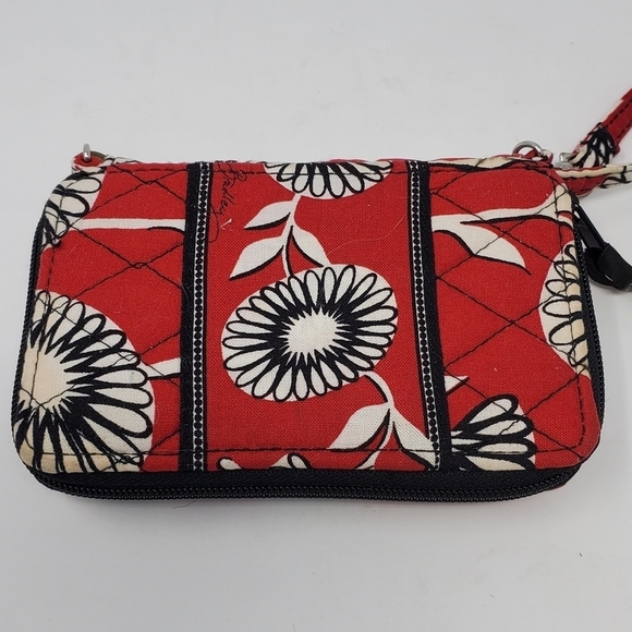 VERA BRADLEY CARRY IT ALL WRISTLET WALLET RED WHITE BLACK DECO DAISY QUILTED - Picture 3 of 12